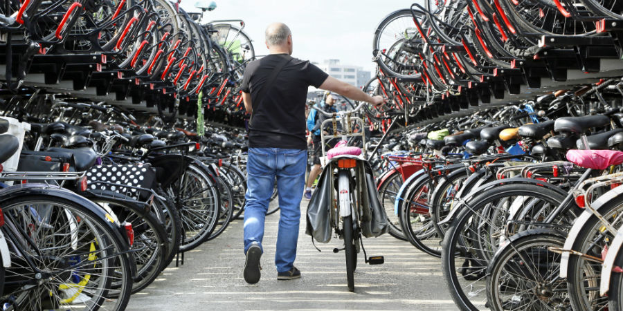 Grafiek helikopter wijk Wat doen we tegen overvolle fietsrekken bij stations? - KIJK Magazine