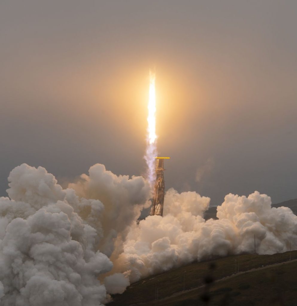 EarthCARE wordt gelanceerd met een Falcon 9-raket vanaf lanceerbasis Vandenberg in de Verenigde Staten