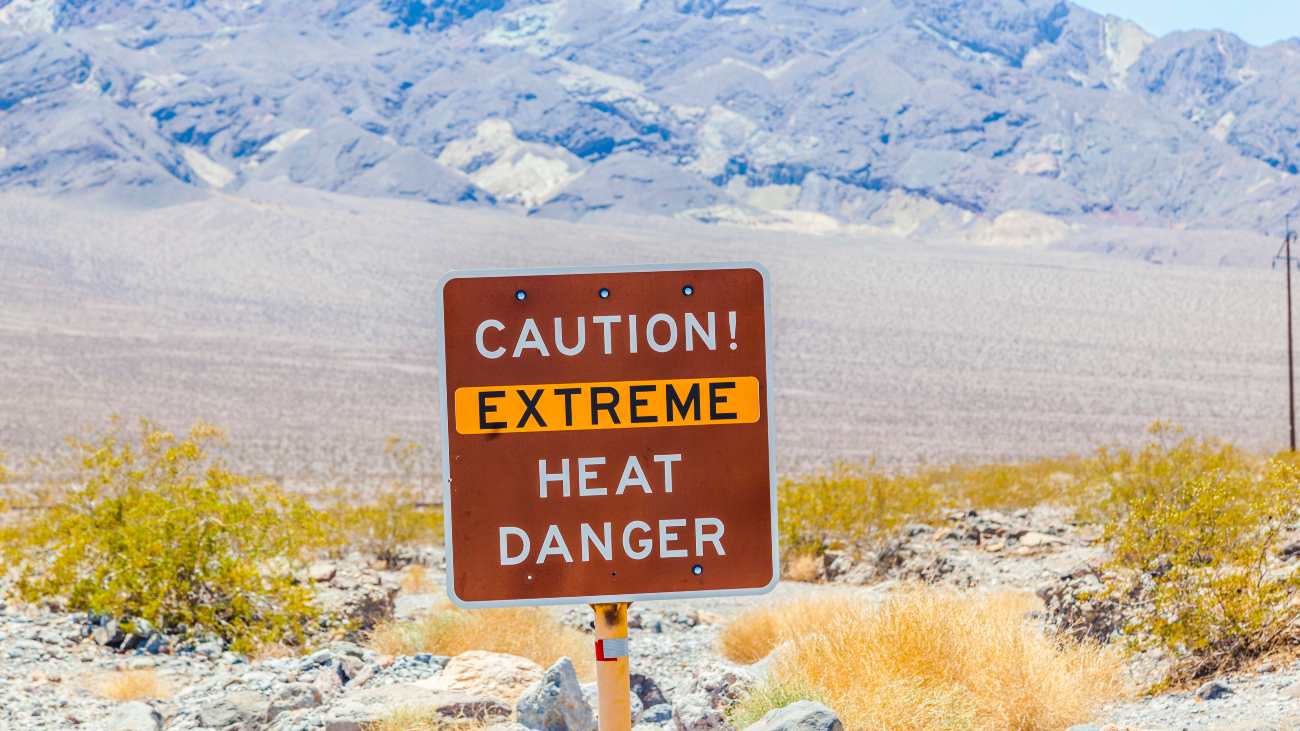 Bord in Death Valley dat waarschuwt over de hitte