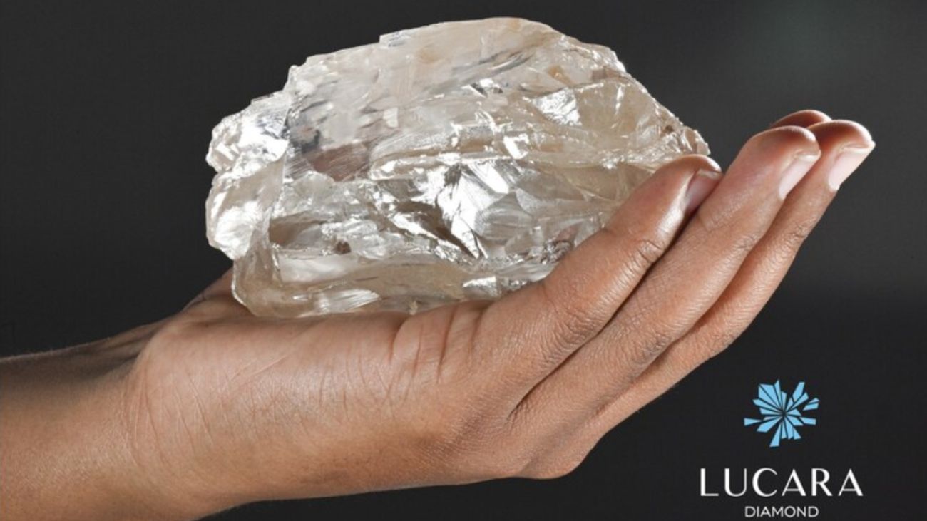 Een na grootste diamant ooit past precies in de palm van een hand