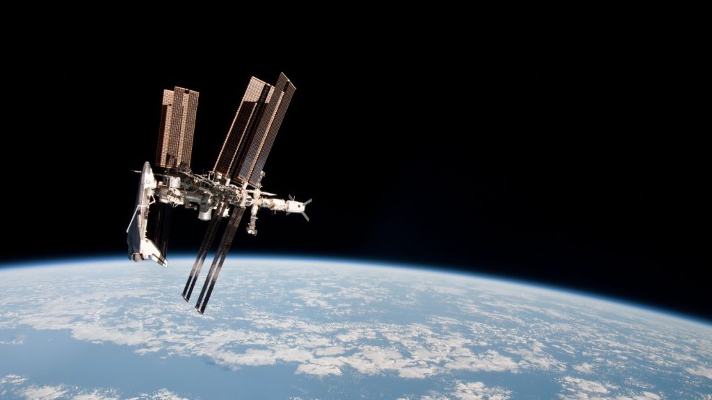 In het ISS passen bacteriën zich aan aan de ruimte