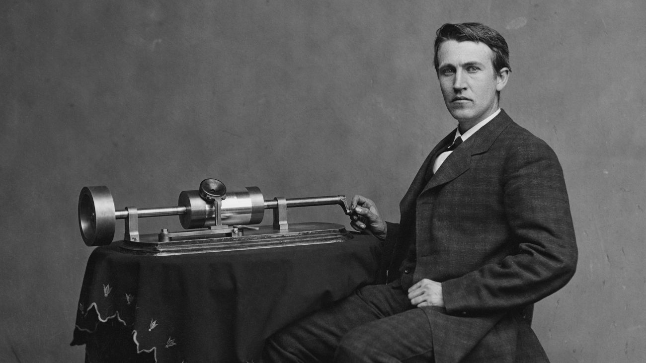 Thomas Edison met een fonograaf