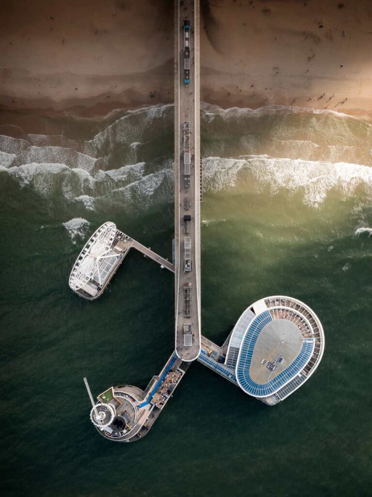 Topdown shot van de Pier van Scheveningen