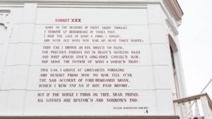 Een gedicht van Shakespeare op een muur in Leiden, veel mensen vinden AI-poëzie beter