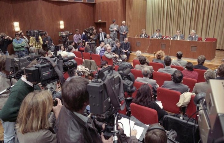 De persconferentie op 9 november 1989, woordvoerder Günter Schabowski geeft het verlossende woord over de Berlijnse Muur