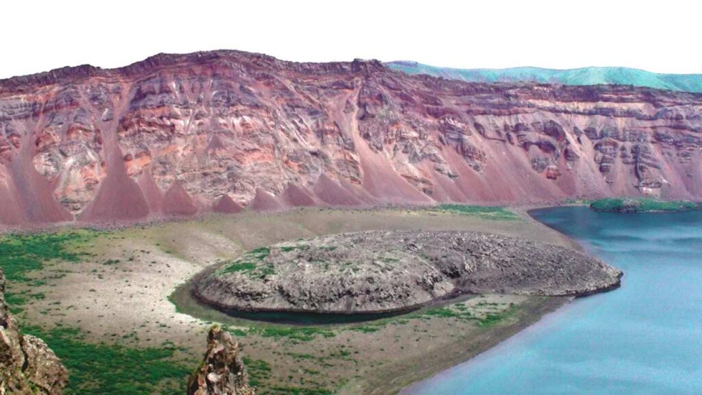 De vulkaanuitbarsting in 1831 liet een 3-kilometer brede krater (caldera) achter.